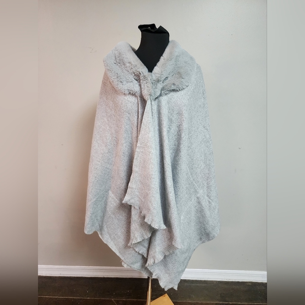 Faux Fur Trim Cape / Wrap – Heather Gray – One Size (NWT)